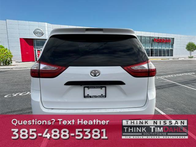 2017 toyota sienna l
