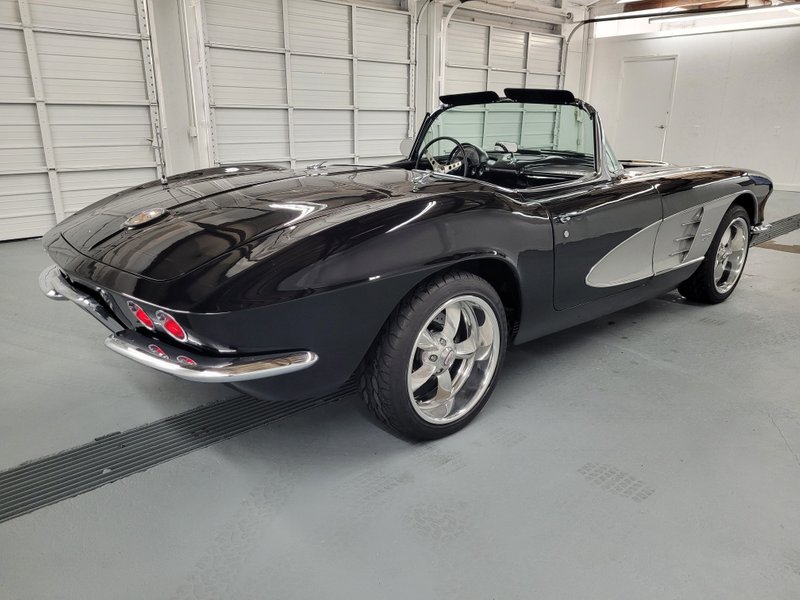 1961 chevrolet corvette