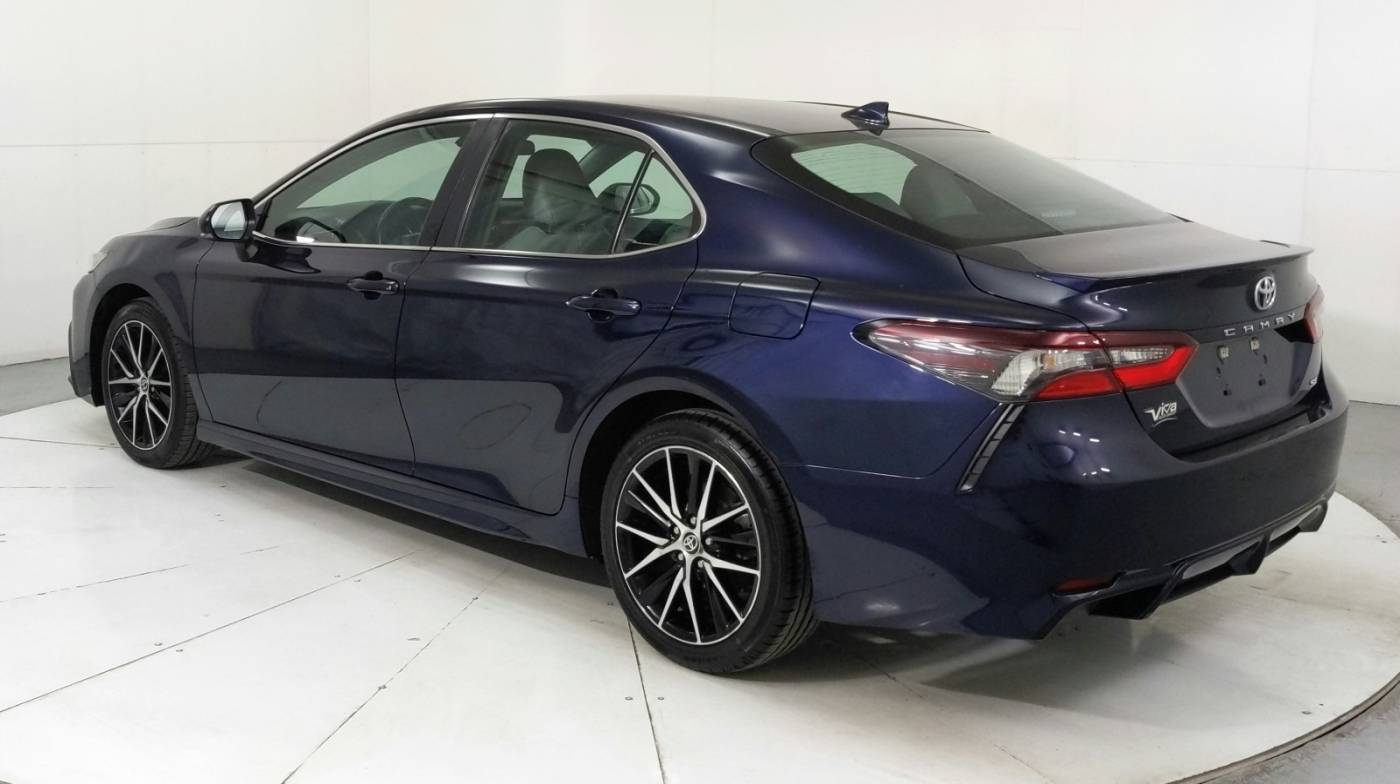 2022 toyota camry se