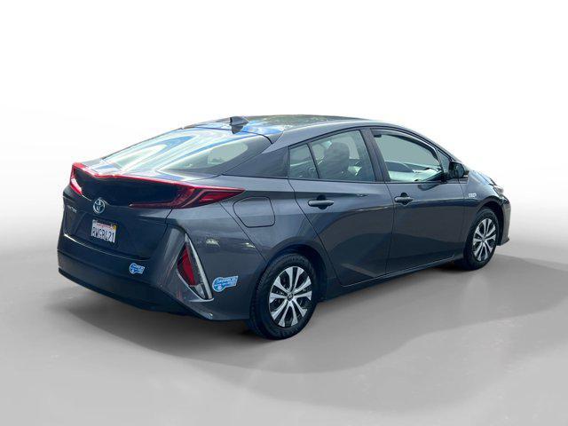 2021 toyota prius prime le