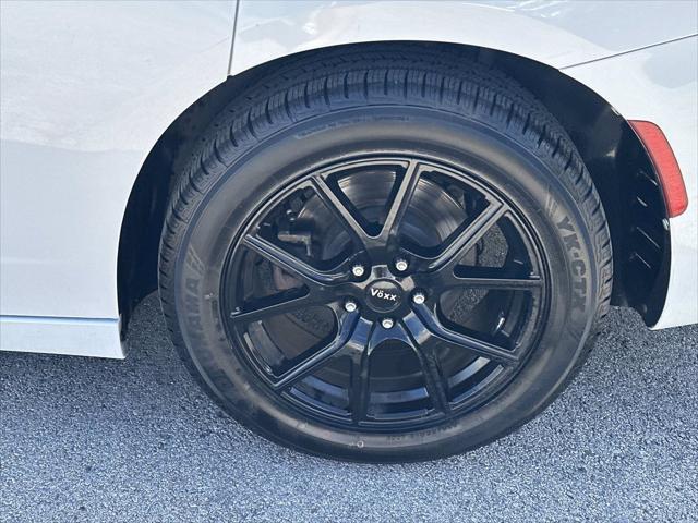 2017 dodge charger se