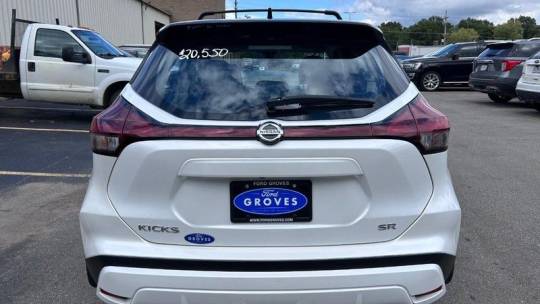 2021 nissan kicks sr