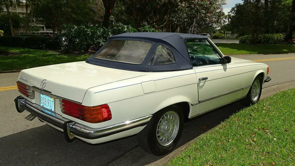 1972 mercedes benz 350sl roadster 4.5 litre just over 70,000 white with blue