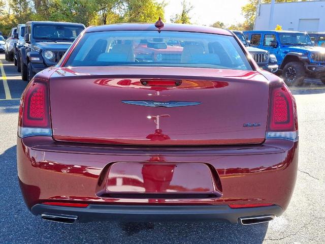 2022 chrysler 300 touring