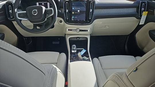 2025 Volvo XC40