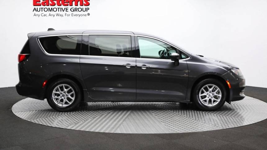 2022 chrysler voyager lx