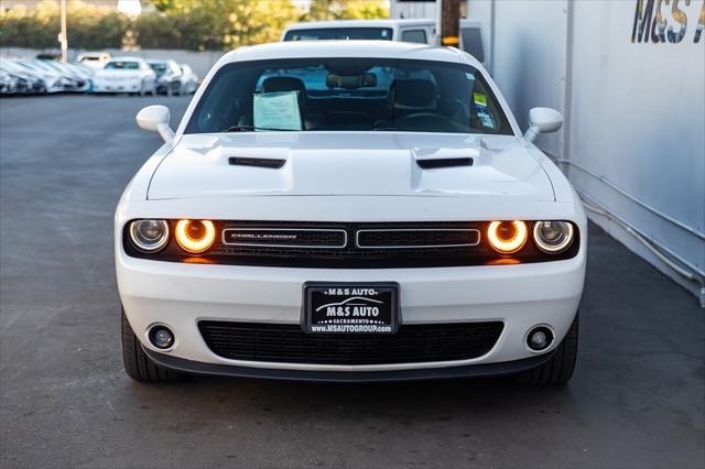 2016 dodge challenger sxt