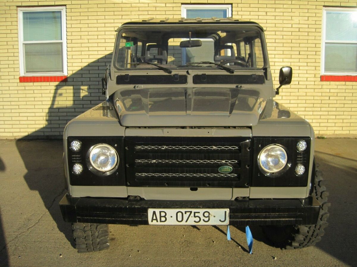 newly painted and restored land rover model, 2.5l 4x4
