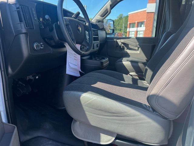 2022 chevrolet express 2500 rwd 2500 regular wheelbase wt