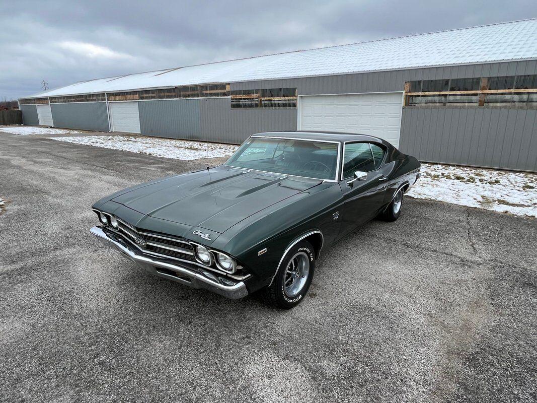 1969 chevrolet chevelle ss396 dark green with chrome accents