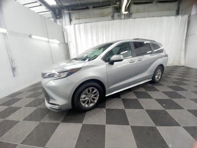 2023 toyota sienna xle 8 passenger