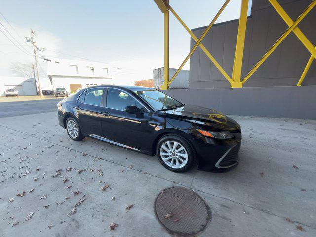 2022 toyota camry le