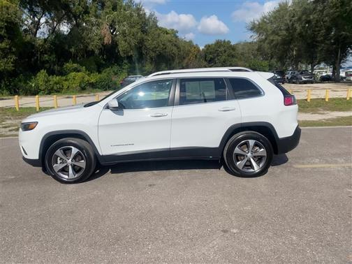 2021 jeep cherokee in milwaukee, wisconsin