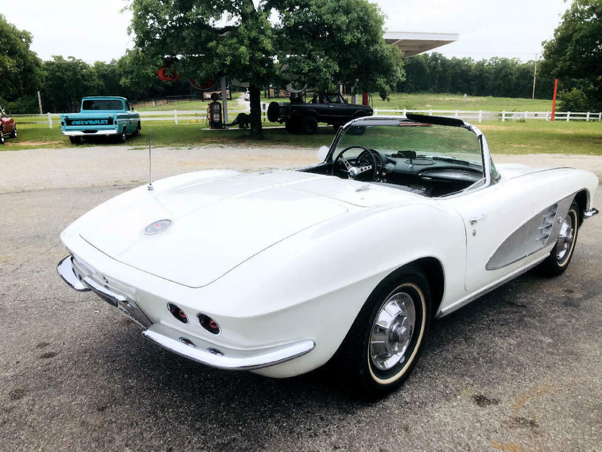 1961 chevrolet corvette 2dr convertible