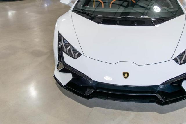 2023 lamborghini huracan tecnica base