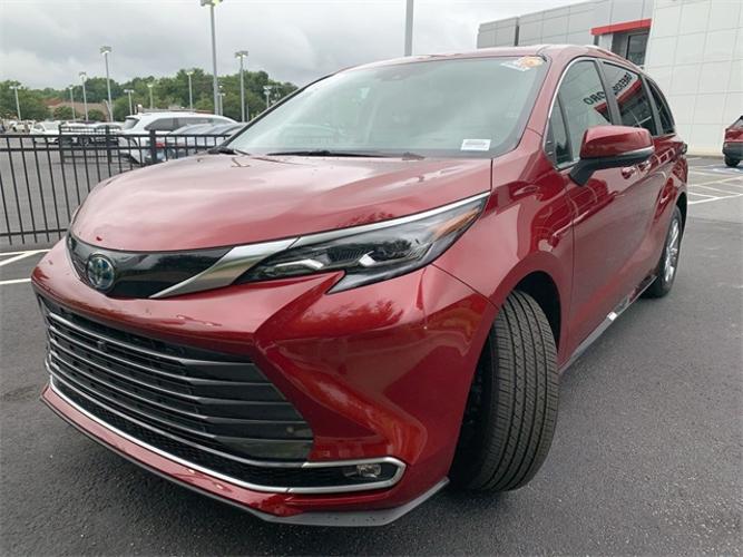 used 2024 toyota sienna platinum
