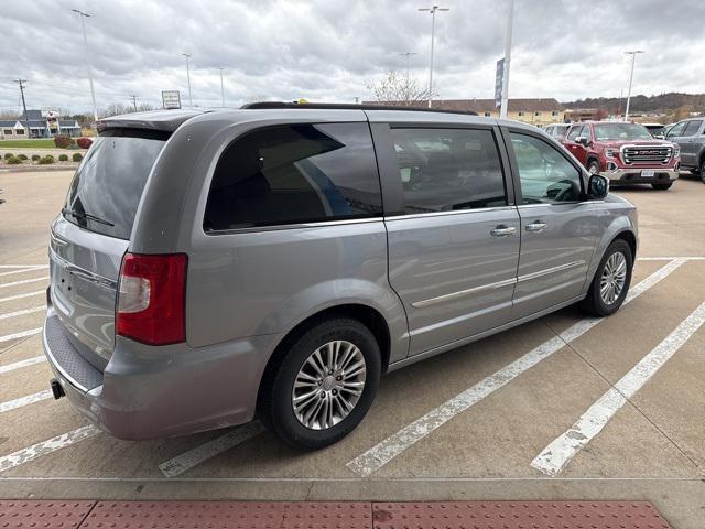 2013 chrysler town & country touring-l