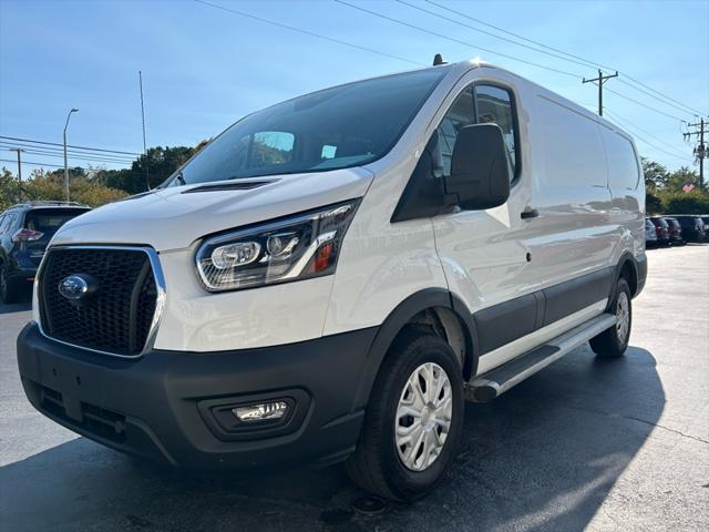 2023 ford transit-250 base