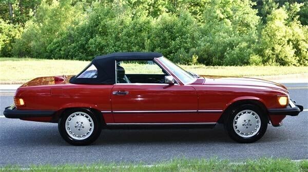 560sl great car for cruising, car shows, lots of new parts, top like new