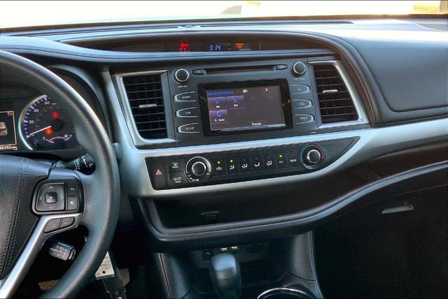 2019 toyota highlander le