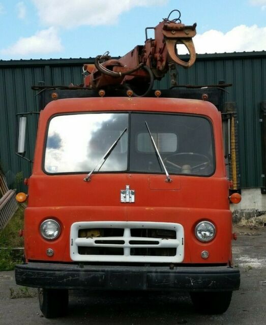 1968 international harvester co. co 190 6 wheel auger/pole truck w/crane & claw