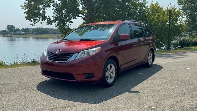 2012 toyota sienna le
