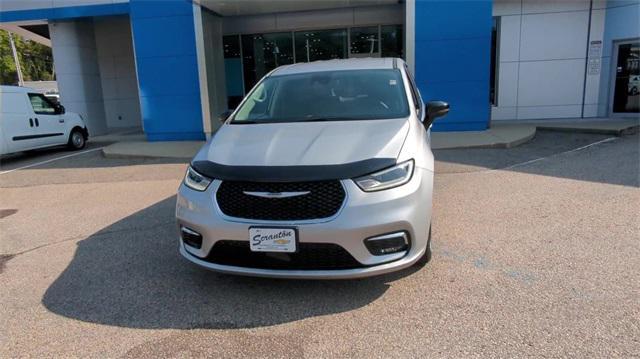 2024 chrysler pacifica hybrid select