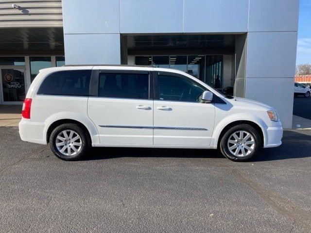 2014 chrysler town & country touring in centerton, indiana