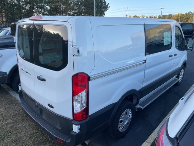 2022 ford transit-250 base
