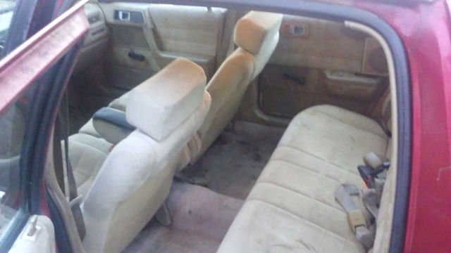93 dodge spirit 2.5l 4 cycl runs & drives sold as-is