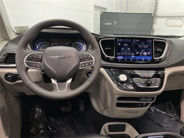 2022 chrysler pacifica hybrid touring l