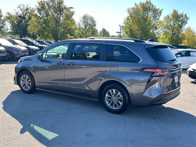2022 toyota sienna le
