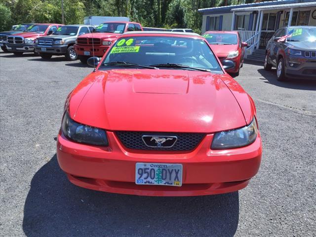 2004 ford mustang deluxe