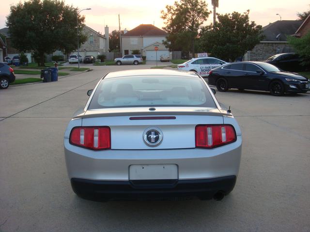 2010 ford mustang v6 premium
