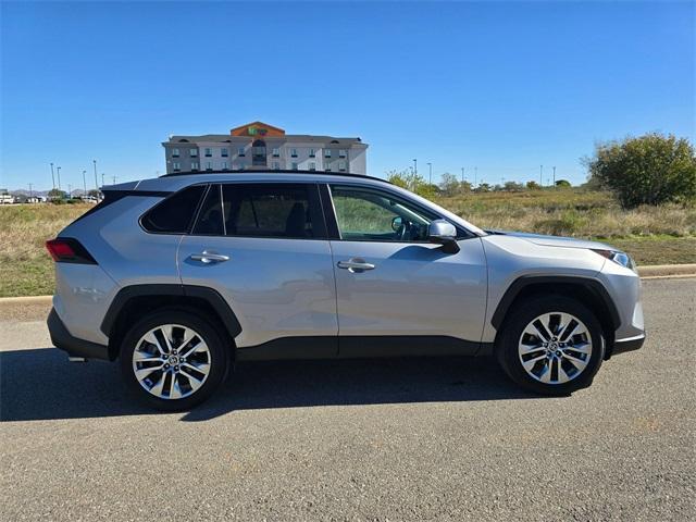 2021 toyota rav4 xle premium