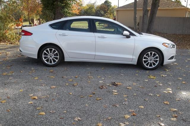 2017 ford fusion se