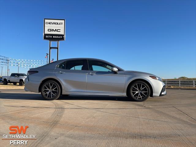 2023 toyota camry se