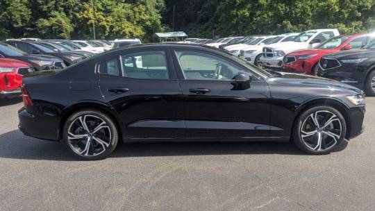 2024 Volvo S60 b5 plus dark theme