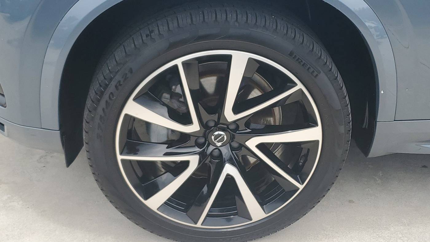 2022 volvo xc90 t6 momentum 7-passenger