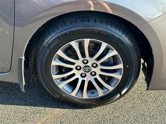 2019 toyota sienna limited