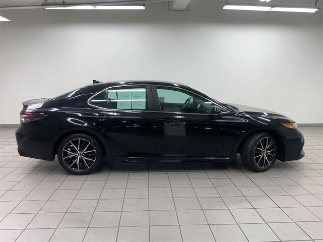 2023 toyota camry hybrid se