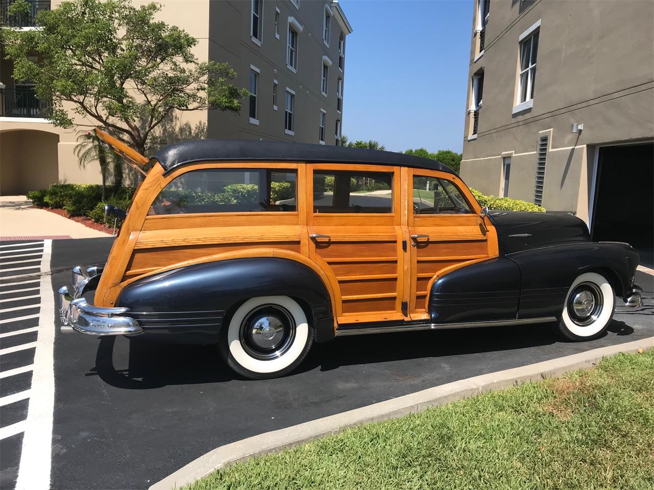 pontiac wagon blue / oak wood