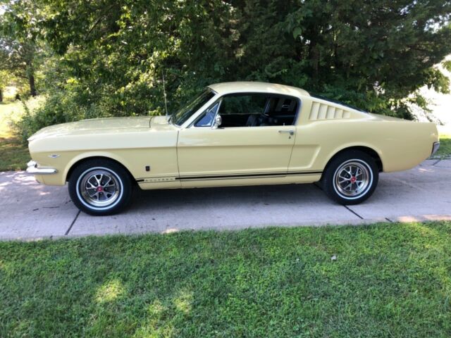 1965 ford mustang gt fastback , 289 4 barrel a code , loaded with options look