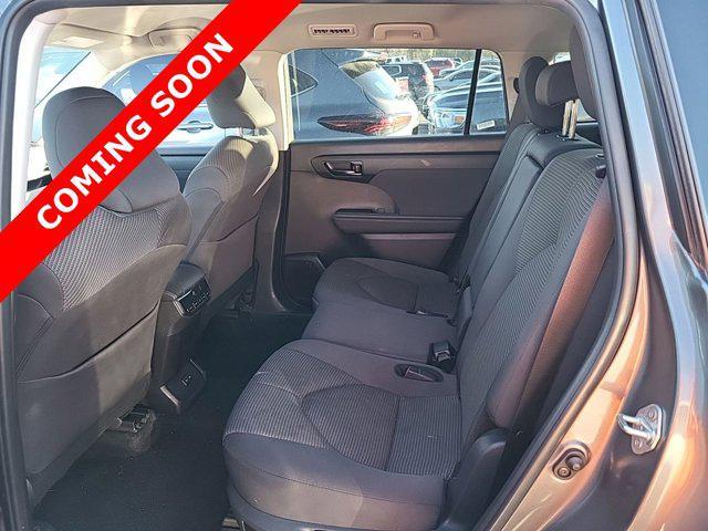 2024 toyota highlander le