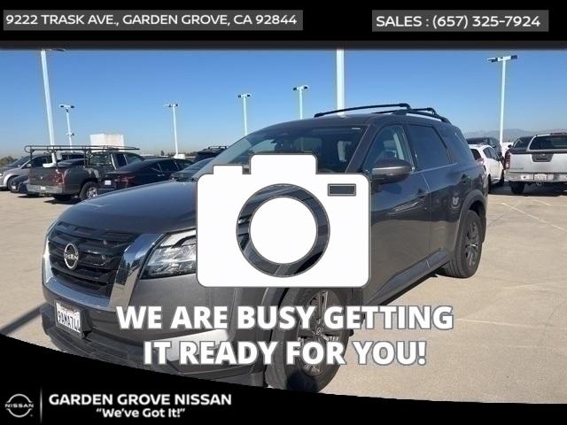 2022 nissan pathfinder sv