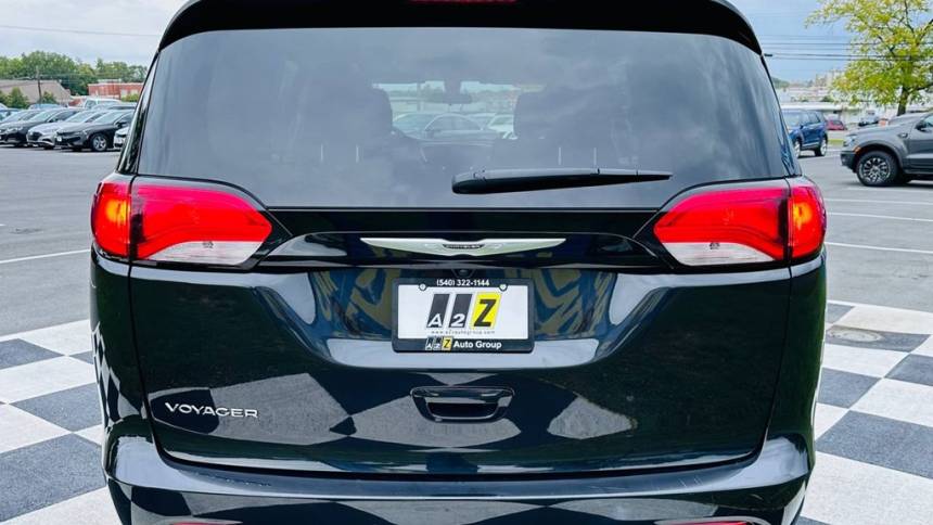 2022 chrysler voyager lx