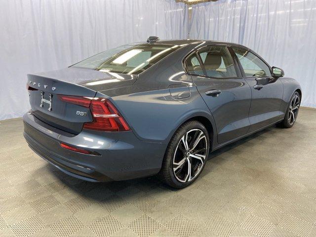2024 volvo s60 b5 core dark theme