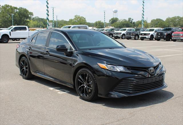 2020 toyota camry le