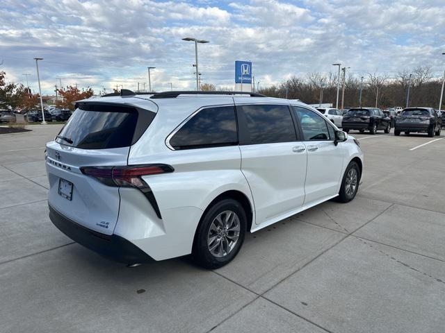 2022 toyota sienna xle
