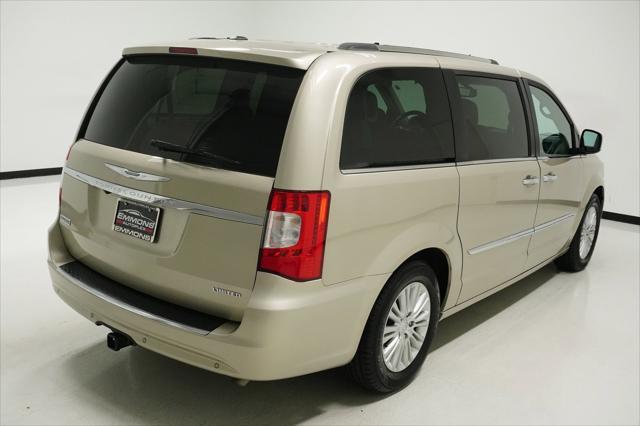 2012 chrysler town & country limited